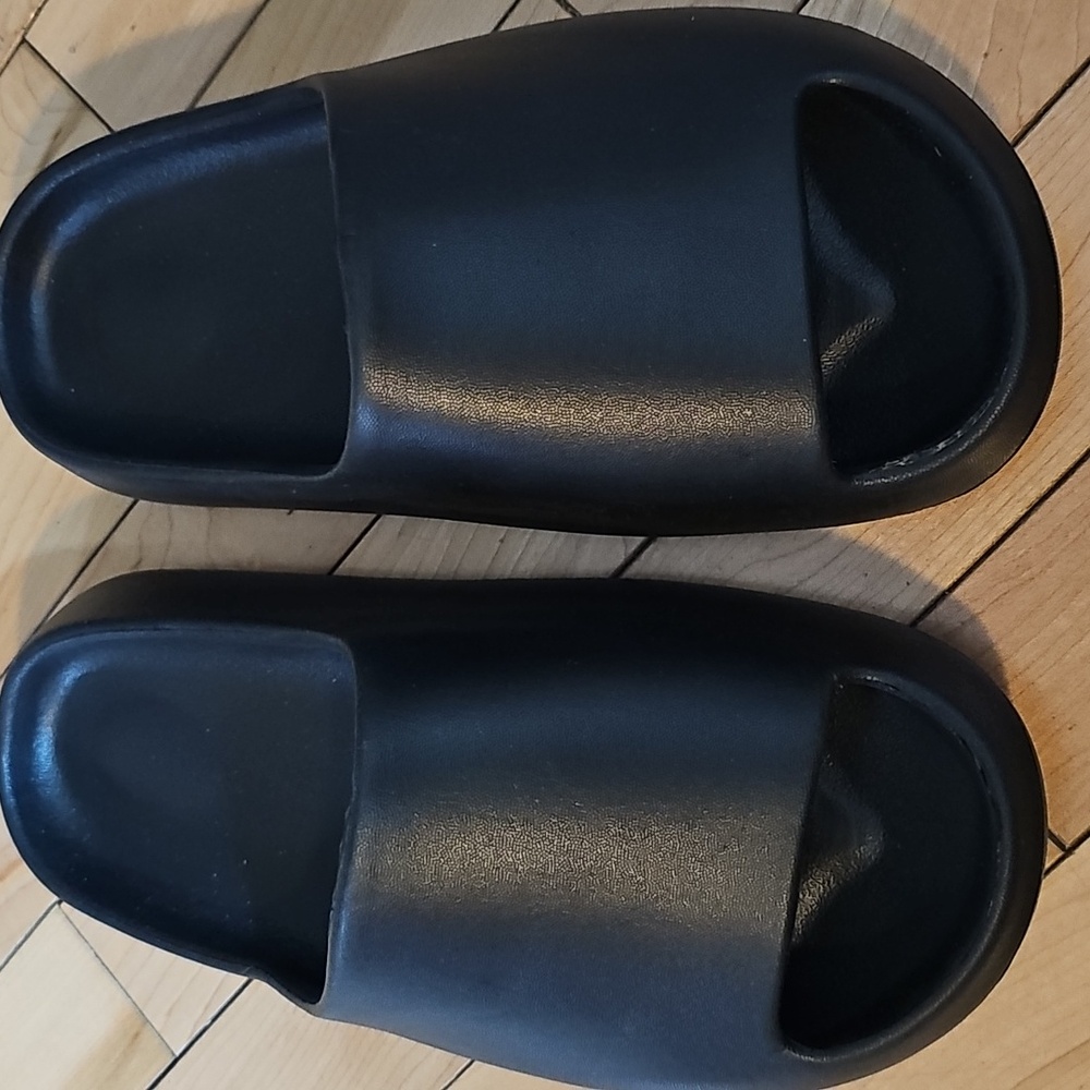 Slippers / Sandals - Picture 3 of 6